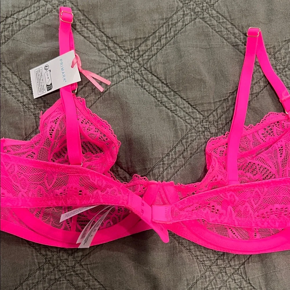 Lace Underwire Bra in Neon Pink - Picture 3 of 4